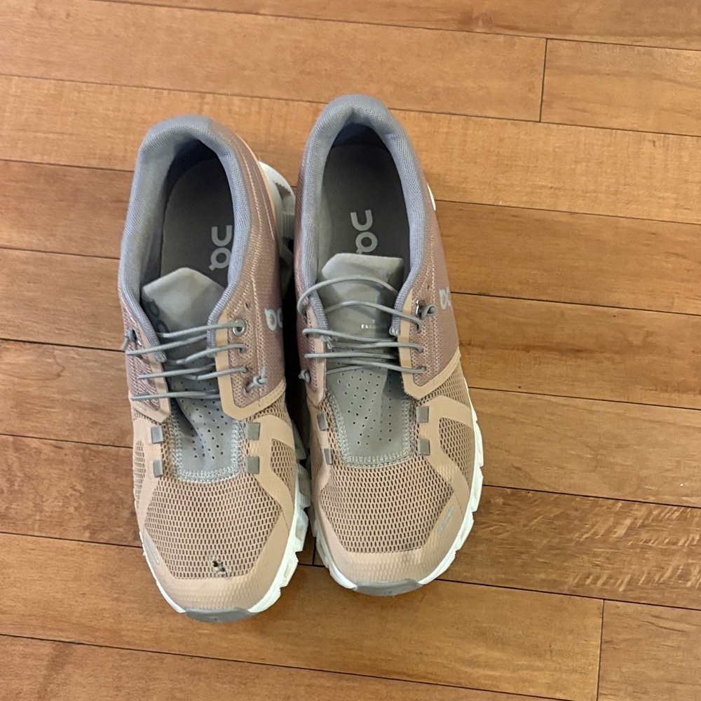 On Running Women's Tan and Gray Sneakers